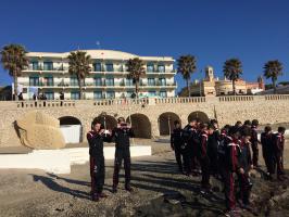 il milan di fronte allo splendido mare di santa maria di leuca